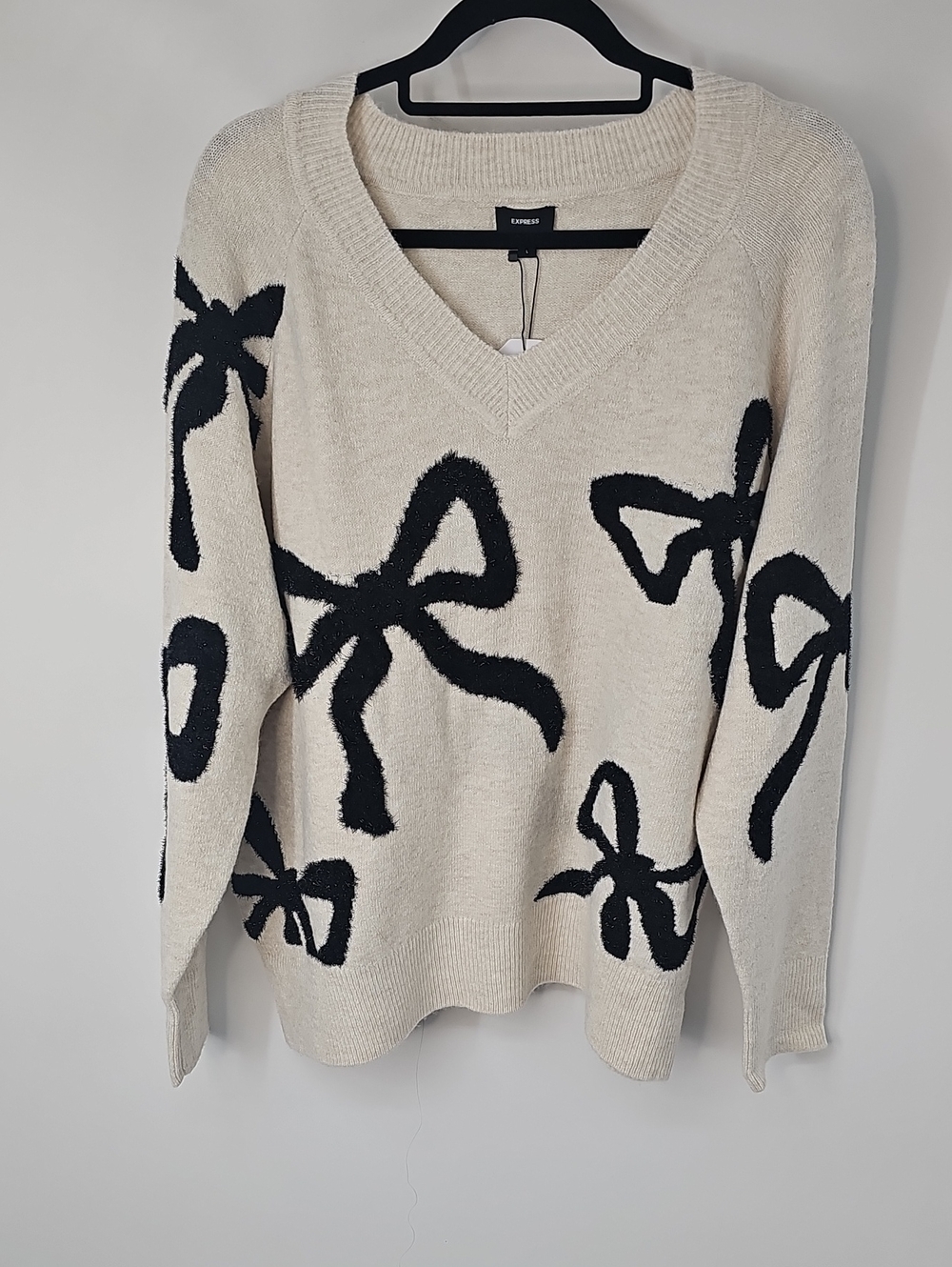 Express Cream w Black Glitter Bows Vneck Long Sleeve Sweater Sz:L Dainty - Picture 14 of 15